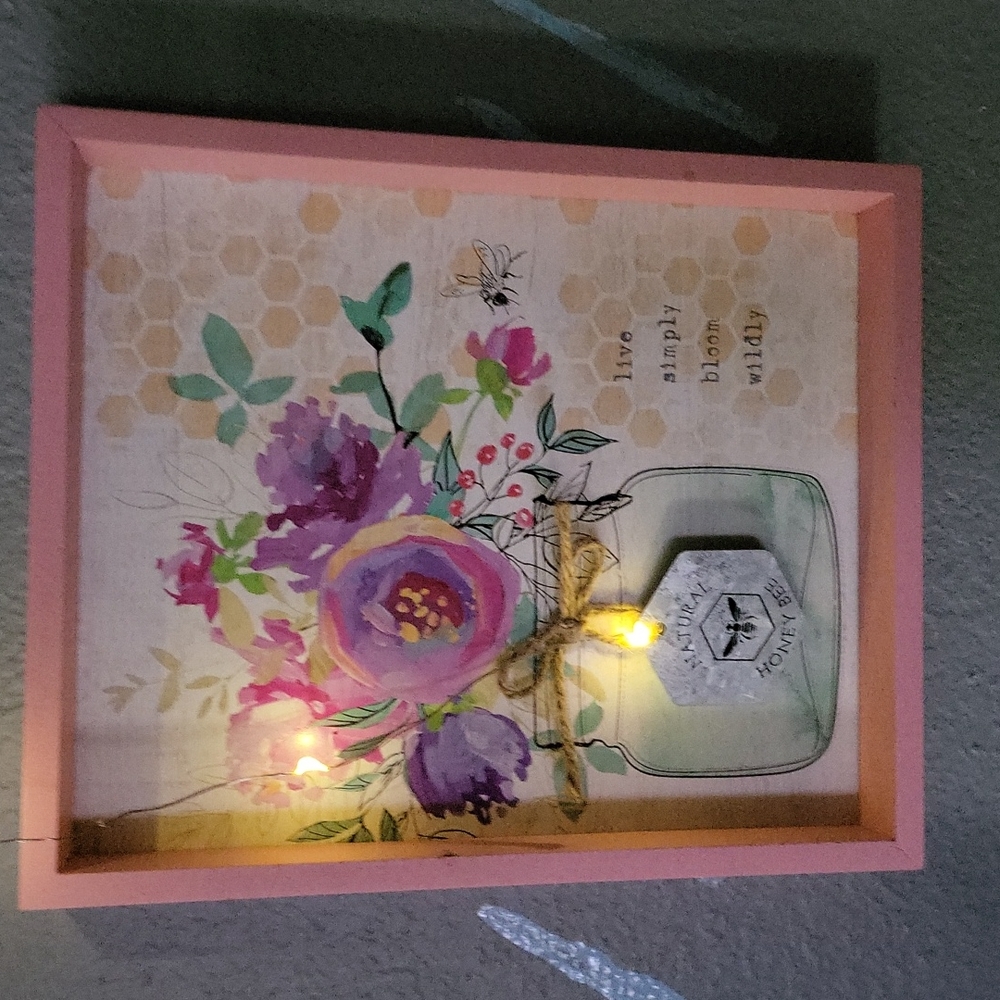 Decor - Picture 2 of 4